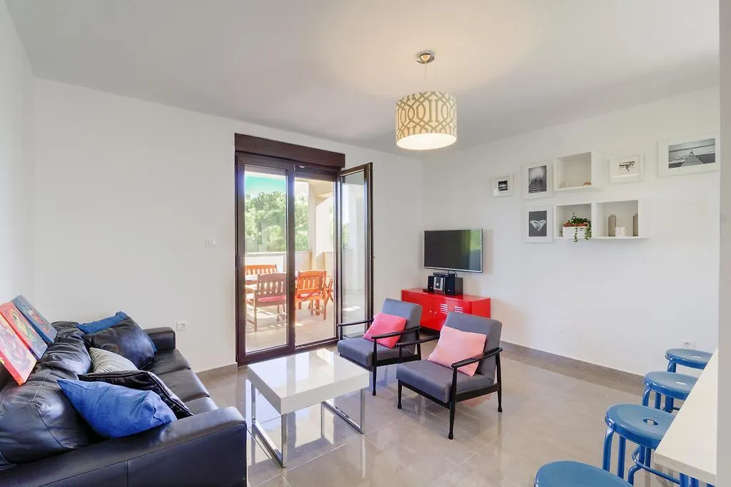Apartments Ester Victoria Medolino
