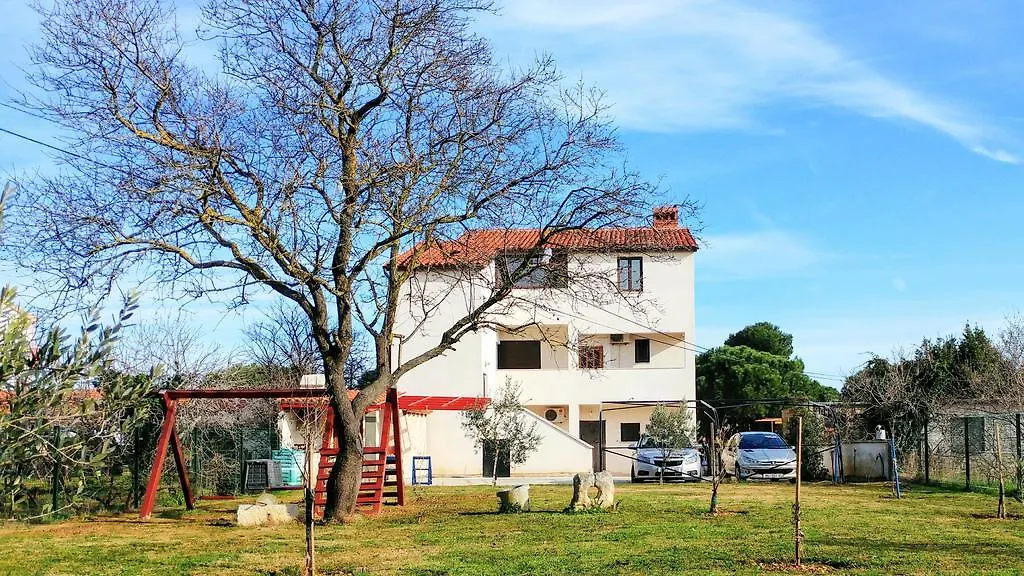 Apartments Ester Victoria Medolino